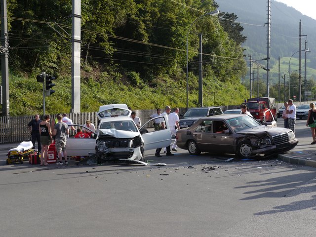Am Samstag krachte es auf der Tiroler Bundesstraße nahe der Perjenerbrücke. | Foto: ZOOM-Tirol