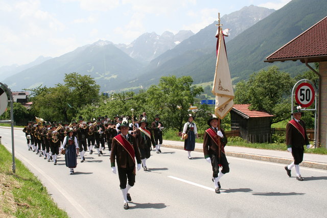 Der Festumzug aller 15 Musikkapellen war wie jedes Jahr der Höhepunkt des großen Bezirksmusikfestes. Im Bild die Veranstalter Musikkapelle Schönberg.