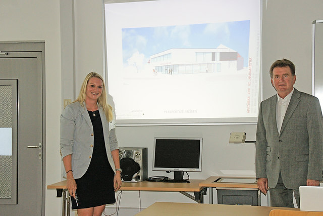 Zwei Apotheker-Generationen. Alice und Wolfgang Wittig bauen eine neue Apotheke in Heidenreichstein.