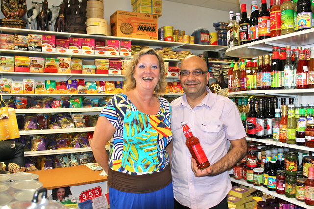 Von "Pride of India" in der Nußdorferstraße stammen die frischen Chilis und Zutaten für Vera Tondls hausgemachte scharfe Saucen.