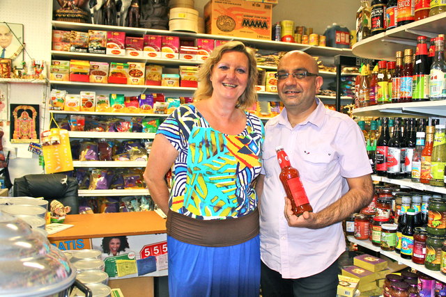 Von "Pride of India" in der Nußdorferstraße stammen die frischen Chilis und Zutaten für Vera Tondls hausgemachte scharfe Saucen.