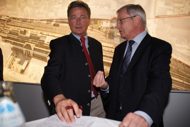 Landeskonservator Ronald Gobiet und ÖBB-Prokurist Hans Wehr.