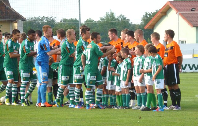 Hofmaninger Stadion: SK Rapid Wien gegen Dundee United FC