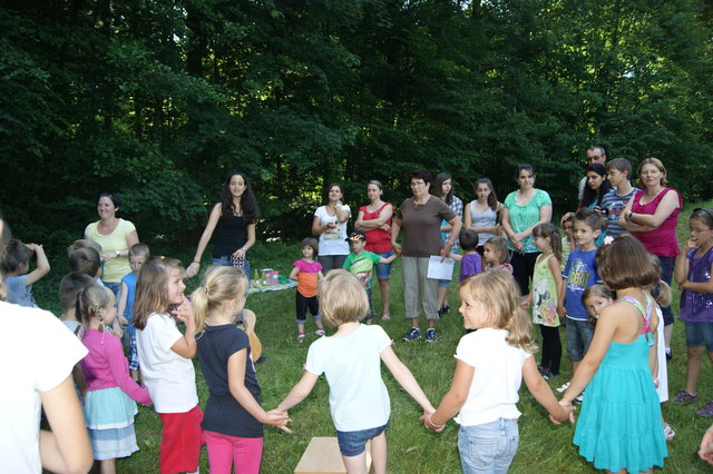 Ein Höhepunkt des Kindergarten-Projektes ist die Waldwoche samt abschließendem Waldfest. | Foto: Privat