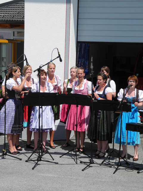 Doppelte Freude in Ober Neustift: Würdige Jubiläumsfeierstunde mit der Gruppe „CHORios“.