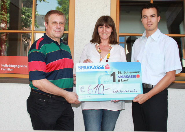 Alfred Foidl (HSV St. Johann, li.) und Harald Rieser (Sparkasse) mit GF Stefanie Nothegger. | Foto: Sparkasse