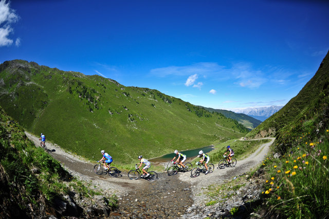 Die CRAFT BIKE Transalp führt in acht Etappen von Oberammergau bis nach Riva del Garda am Gardasee.