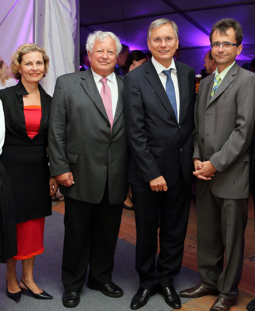 Monika Aichberger (Vizepräsidentin Apothekerkammer), Ulrike Mursch-Edelmayr, (Präsidentin Apothekerkammer), Gesundheitsminister Alois Stöger, Ärztekammerpräsident Peter Niedermoser (v. l.).