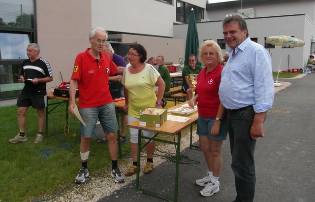 Edeltraud Guggi und Bundesrat Ewald Lindinger führten die Siegerehrung durch.
