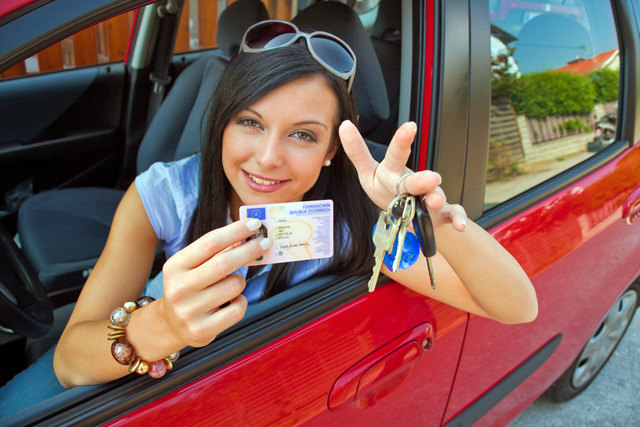 U17-Lenker dürfen ab sofort wieder auf Deutschlands Straßen unterwegs sein. | Foto: Gina Sanders/Fotolia