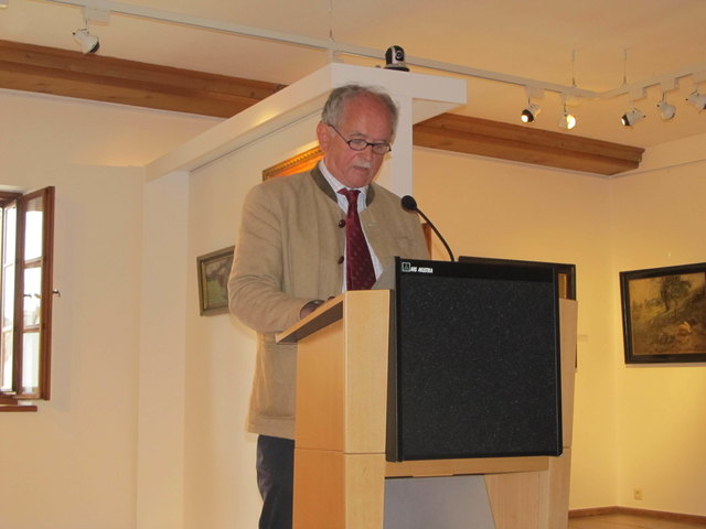 Heribert Hillebrand vom Museumsverein ist stolz auf die Galerie