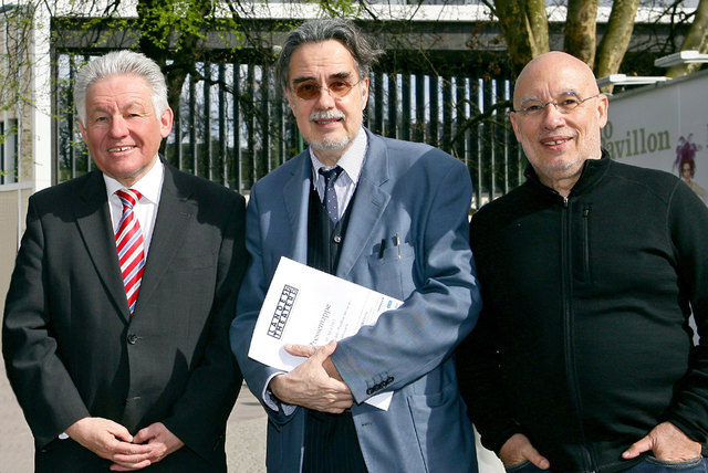 Landeshauptmann Josef Pühringer, Intendant Rainer Mennicken und Chefdirigent Dennis Russell Davies (von links) freuten sich über die Vertragsverlängerung. | Foto: Land OÖ