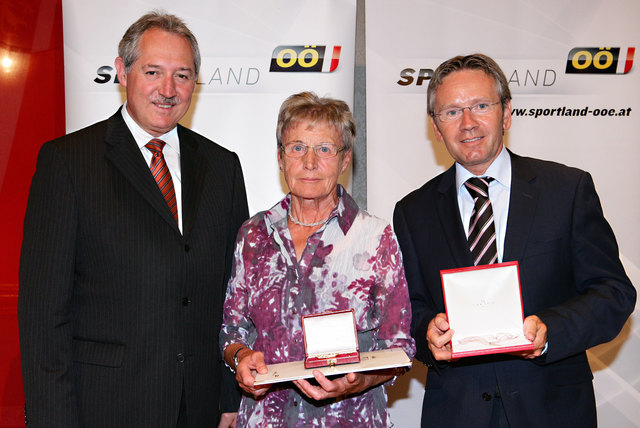 Landesrat Viktor Sigl, Zäzilia Baumgartner und Union-Präsident Franz Schiefermair (v. l.). | Foto: Land OÖ