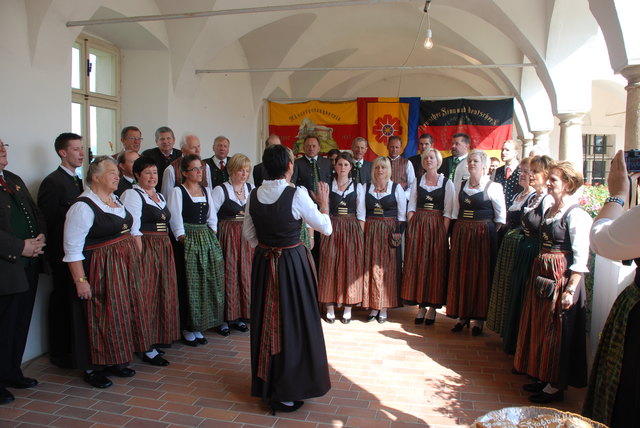 Gesamtchor unter der Leitung von Renate Hoi