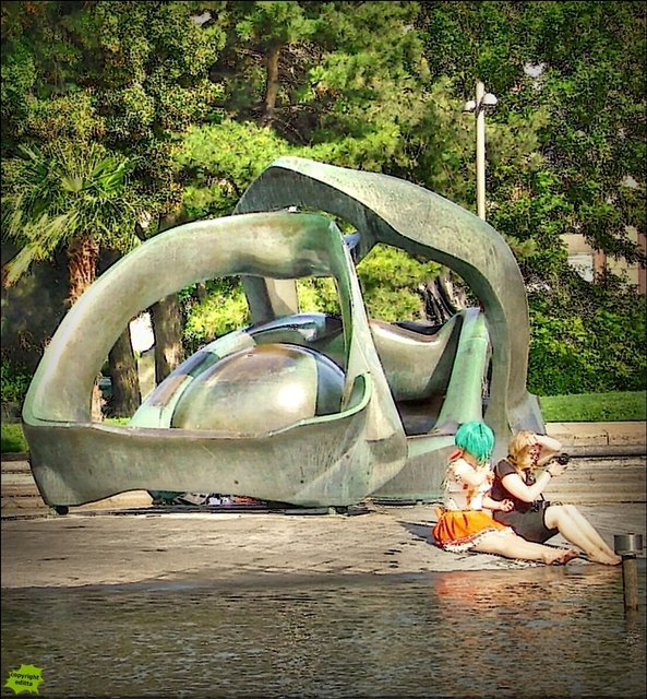 Bei 38° im Schatten, badet man überall in Wien - Teich bei der Karlskirche