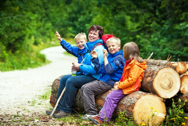 Wandern ist Spaß für die ganze Familie. | Foto: Miredi/Fotolia