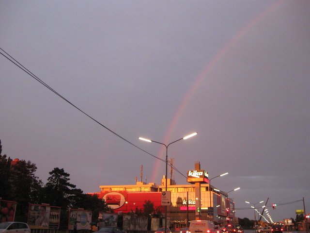 Regenbogen in der Abenddämmerung