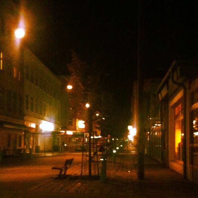 Brunnengasse am Abend.