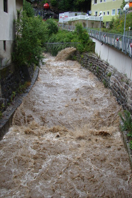 Durch Regen verschmutzte Zuflüsse in den Millstätter- und Ossiachersee