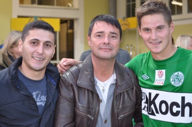 Thorsten Röcher der Torschütze zum 2:0 und Freunde