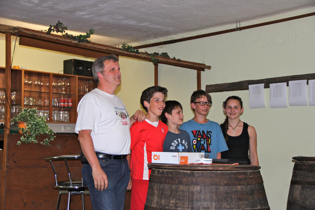 Obmann Herbert Hölzl mit den Nachwuchs Denksportlern er Spielgemeinschaft Sauwald. | Foto: privat