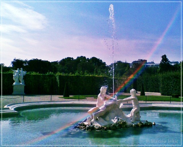 Belvedere Garten mit Regenbogen