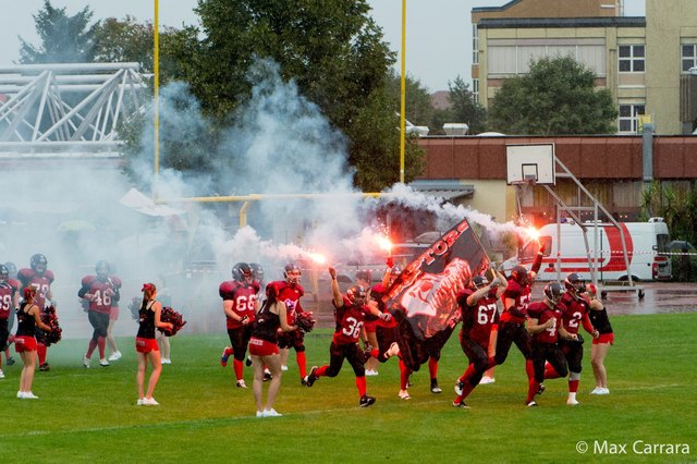 Spektakulär ging es in Fürstenfeld zu. Die Raptors überzeugten sowohl mit Showeinlagen als auch auf dem Spielfeld. | Foto: Max Carrara