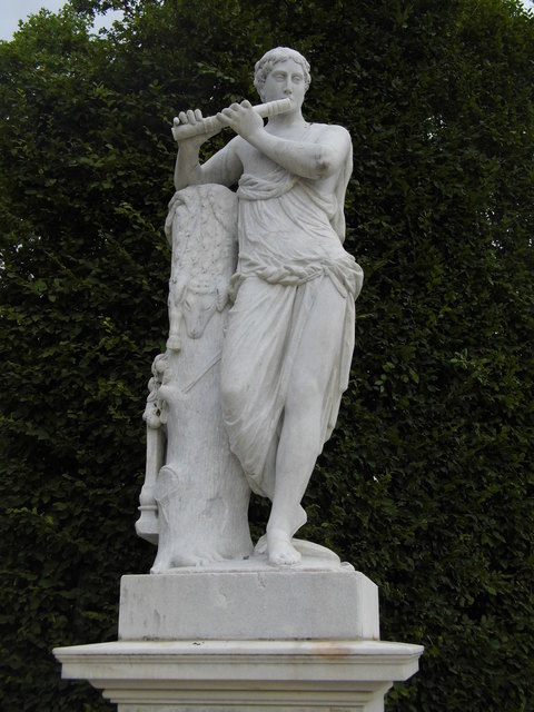 Der Hirtengott Pan spielt auf seiner Flöte (?)