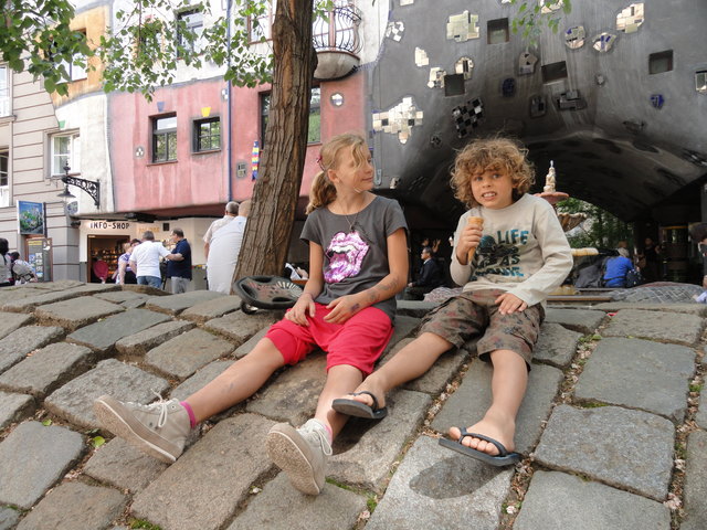 bequem beim Hundertwasserhaus