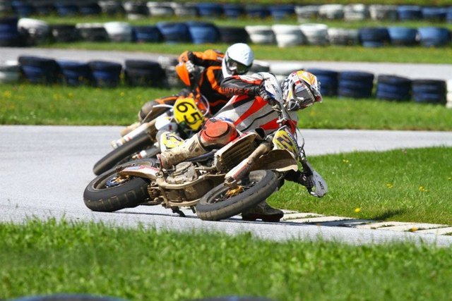 Dominic Kreuzeder feierte im Supermotto Masters Austria im vierten Rennen den zweiten Gesamtrang.