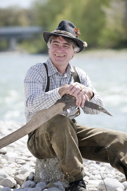 Über die Geschichte der Flüsse Steyr und Enns erzählt Wolfgang Hack im Flößer-Gewand. | Foto: W. Hack