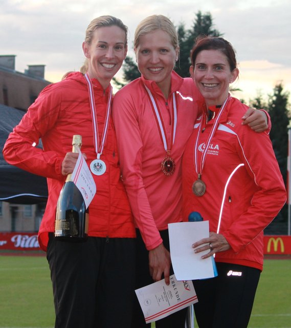 Anita Baierl (Mi.) siegte vor Eva Hieblinger-Schütz (li.) und Martina Bruneder-Winter | Foto: Privat