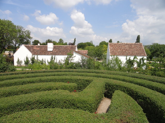 Irrgarten und Hof in den Blumengärten Hirschstetten
