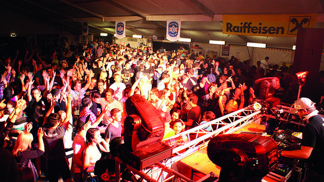 Star-DJ Ivan Fillini bringt die Stimmung am 3. August im Festzelt beim traditionellen Strandfest in Burgau zum Kochen. | Foto: KK