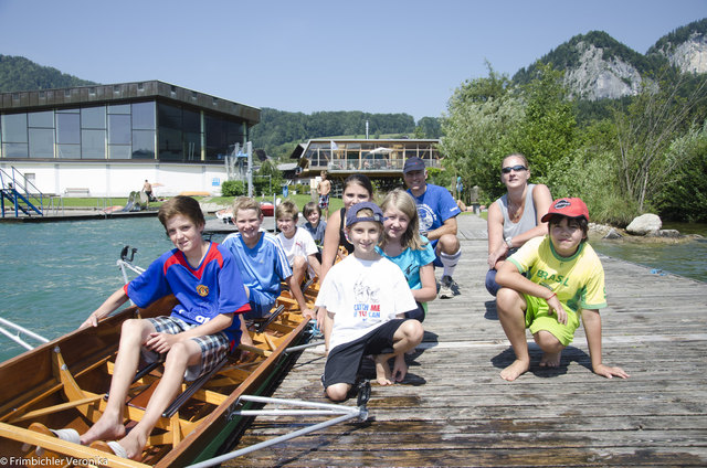 Hoch motiviert probierten die Kinder auch Sportarten wie das Rudern aus. | Foto: Frimbichler