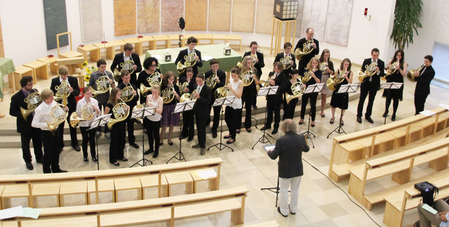 Die "Sonntagsmusik" von Andreas Kummerländer spielten zum Abschluss des Konzertes alle TeilnehmerInnen der Horntage.