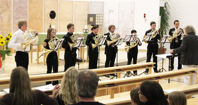 Konrad Boemke, Katrin Haberl, Ferdinand Kaiser, Thomas Kirbisser, Nikolay Novikov, Haruka Oguchi, Daniele Roubicková und Primus Schwendinger spielten ein Stück von George Gershwin.