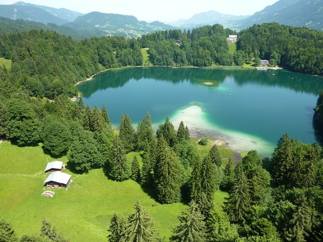 bergsee unterhalb der schiflugschanze oberstdorf