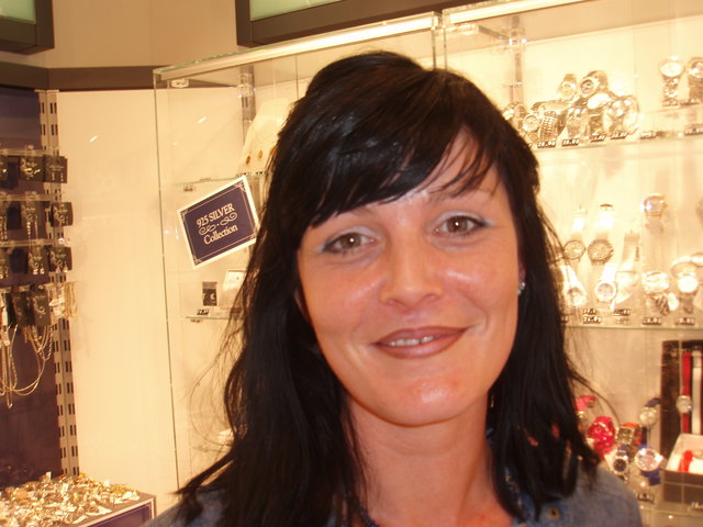 Schmuck-Expertin Michaela Schaufler von Bijou Brigitte in Steyr.