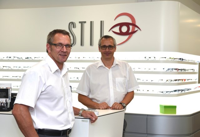 Die beiden Unternehmensgründer Alfred Anzinger (51) und Thomas Stadler (45, links), die vor wenigen Tagen ihr Stil Augenoptik und Hörgeräte-Outlet am Linzer Spallerhof (Einkaufszentrum Muldenstraße) eröffnet haben. | Foto: gmh hofbauer