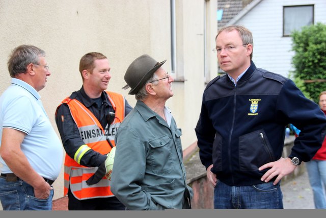 Umweltlandesrat Stephan Pernkopf machte sich vor Ort ein Bild von der Situation. | Foto: Land NÖ