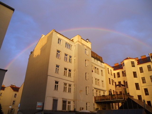 Regenbogen über Margareten