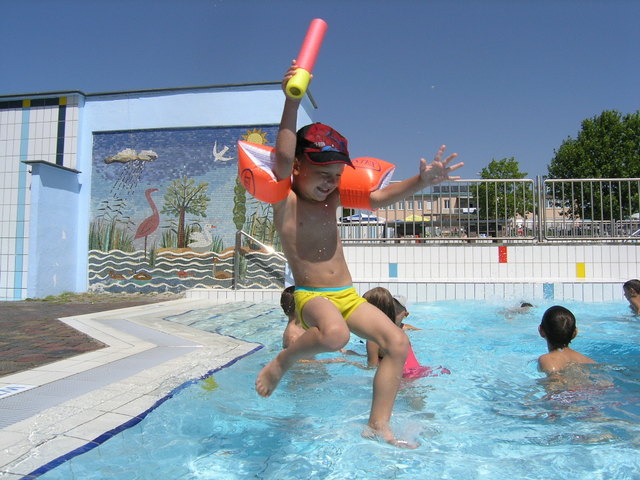 ein Sprung in kühle Nass :-))