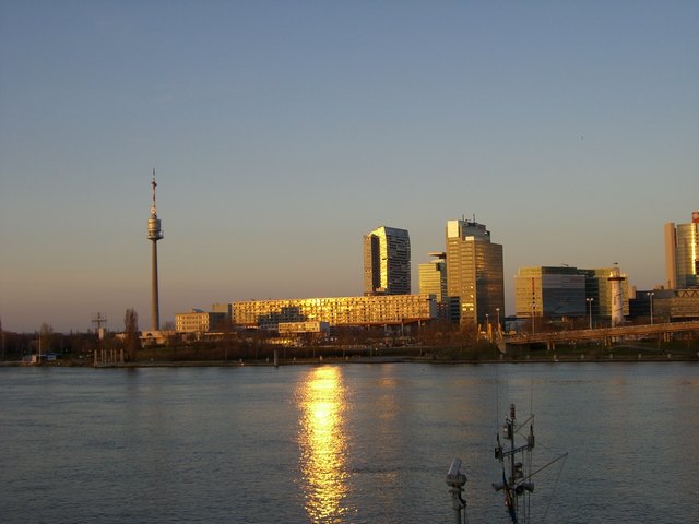 Abendstimmung mit Donau City Wien