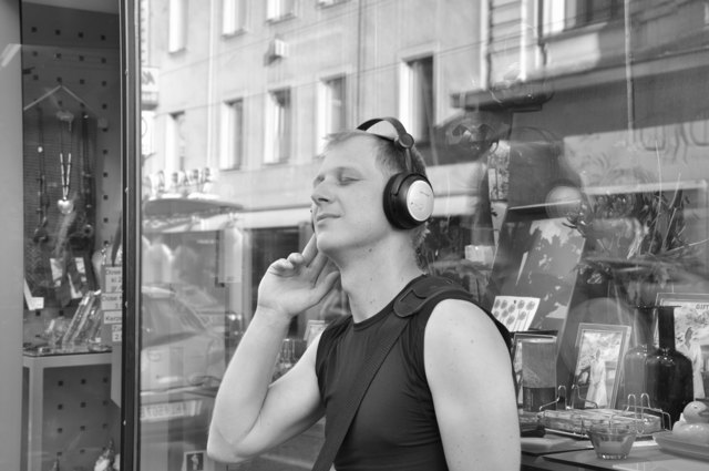 Sonne tanken beim Einkaufsbummel in Währing