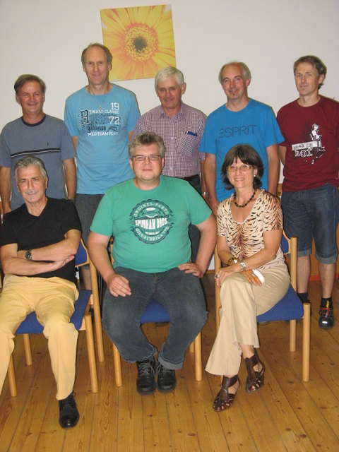 Foto, v. li., sitzend: Werner Guttmann (Film Club), Obmann Bernhard Ziebermayr, Silvia Zenta (Bunte Steine). Stehend: Ex-Obmann Siegfried Schörkhuber, Gerhard Nagler, Anton Brenn (Pfarrgemeinderat), Peter Schraml (MV Großraming), Andreas Hirner (MV Pechgraben). | Foto: Privat