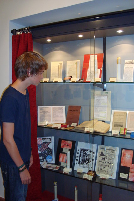 Die Kondome-Ausstellung in Bad Hall ist bis Ende Oktober zu sehen. | Foto: Privat