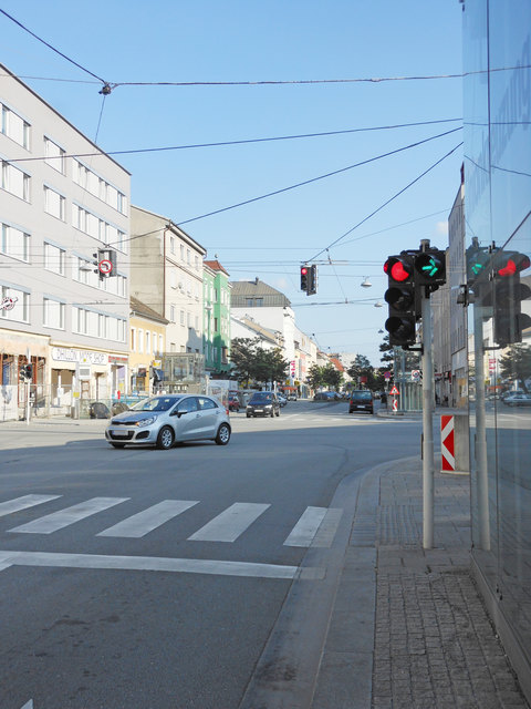 Viele Autolenker fahren noch bei Rotlicht in den Kreuzungsbereich. | Foto: BRS
