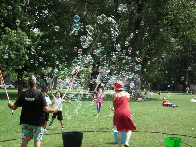 Seifenblasen auf der Pratewiese