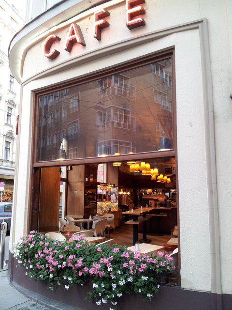 Gemütliche Pause im Cafe am Eck (Wollzeile)